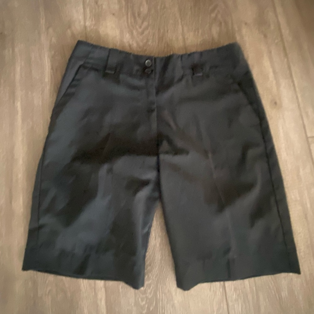 NIKE BLACK LADIES SHORTS SIZE 4